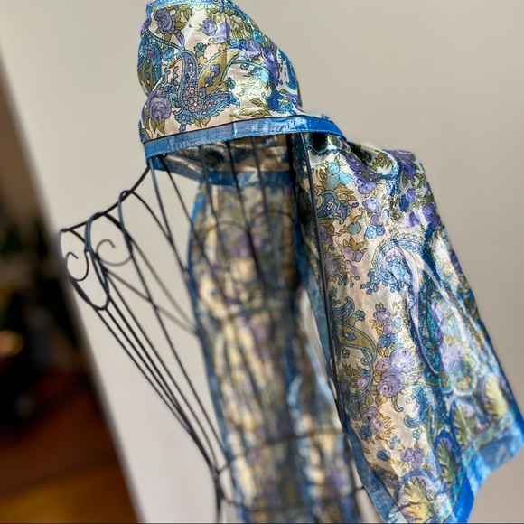 SOLD πΎ Vntg Oscar de la Renta Metallic Gold Lame Paisley Scarf - Picture 2 of 13